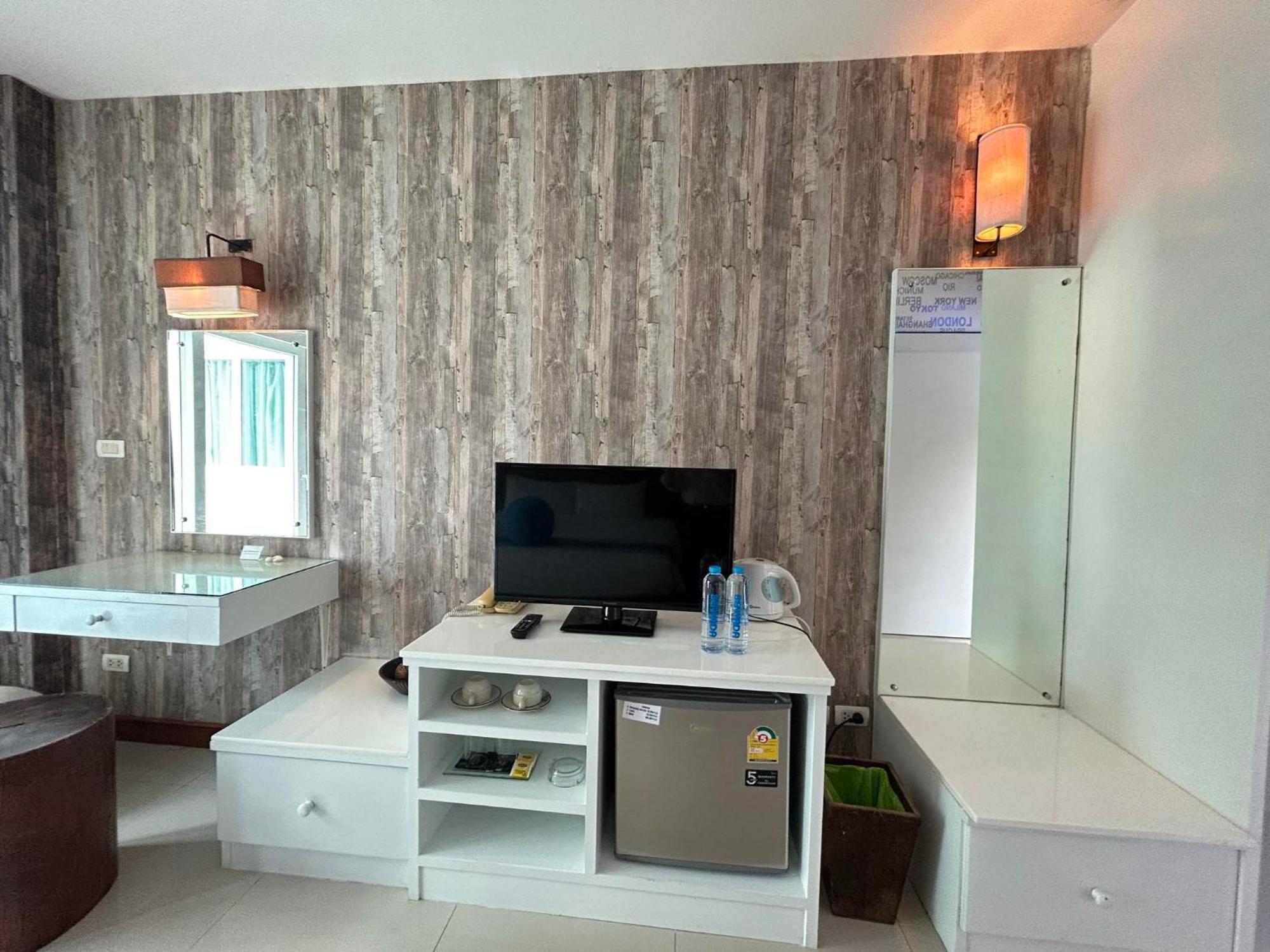 Benyada Lodge - Surin Beach Esterno foto